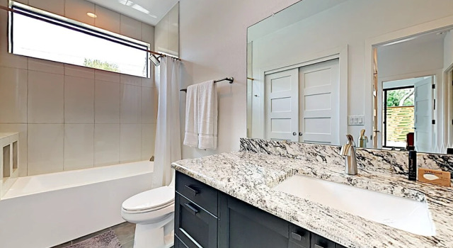 Stylish East Austin - Near Downtown & River 3 Bedroom Home, Забронировать Дом для отпуска Остин Greater Austin, рядом с Pleasant Valley Park
