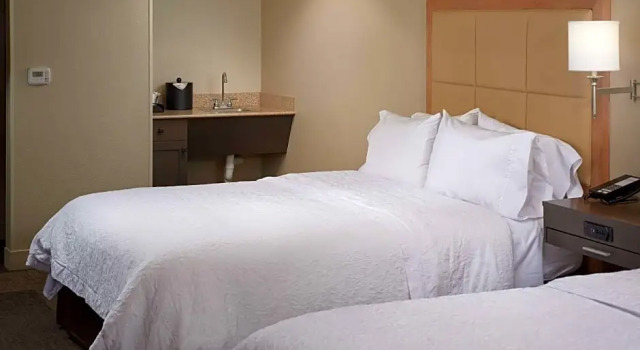 Четырёхместный люкс c 1 комнатой с балконом Hampton Inn & Suites Phoenix/Scottsdale