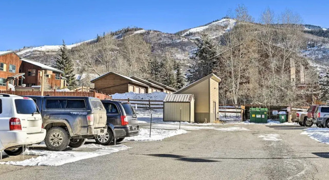 Апартаменты Hike + Relax Poolside! Unit 3 Mi to Dtwn Steamboat