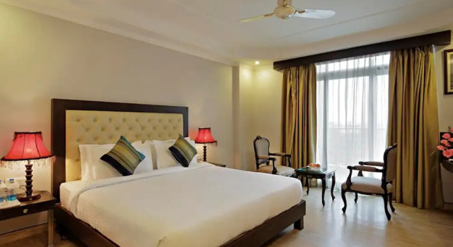 Двухместный номер Standard с балконом Golden Tulip Haridwar