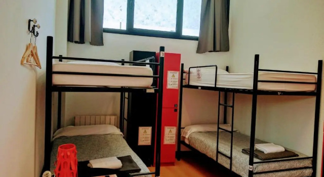 Кровать в общем номере Bilbao Akelarre Hostel