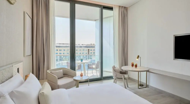 Двухместный номер Deluxe с балконом Arabella Beach Hotel Kuwait, Vignette Collection by IHG