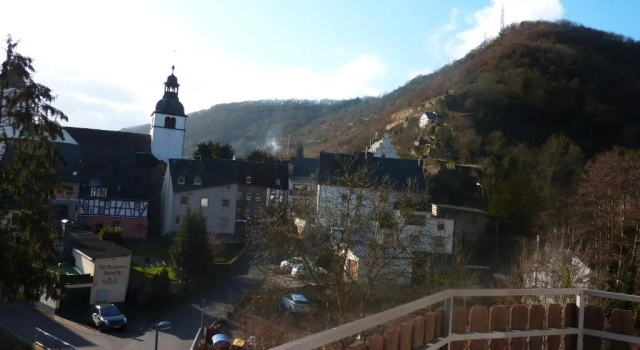 Апартаменты Ferienwohnung zur Burg Eltz