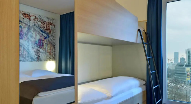 Номер Семейный B&B HOTEL Berlin-Alexanderplatz