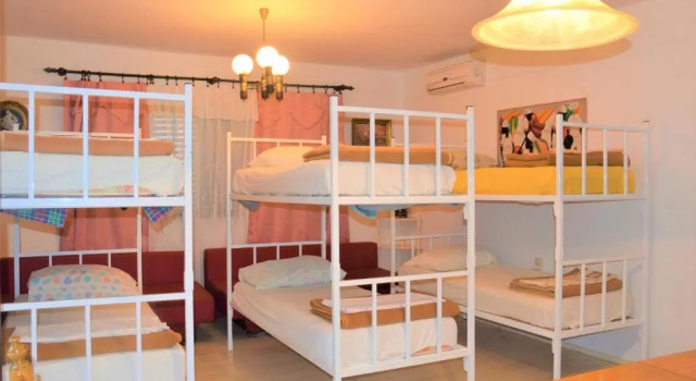 Кровать в общем номере Dragans Den Hostel