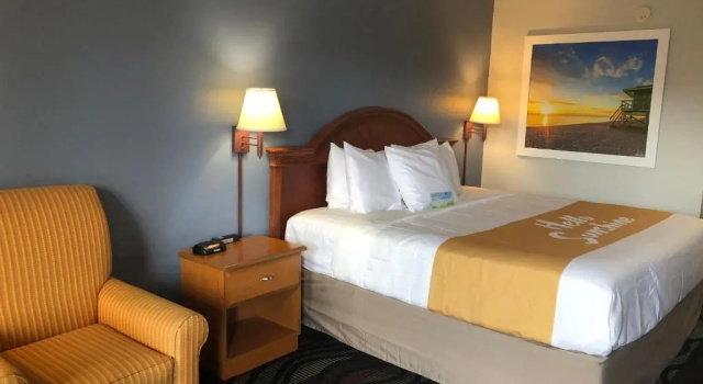 Номер Standard Days Inn by Wyndham Fort Myers