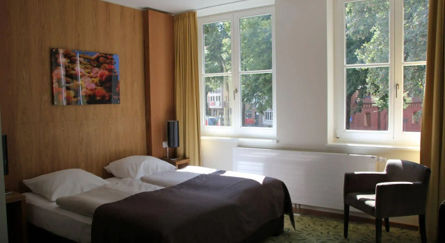 Hotel Hafenresidenz Stralsund, Забронировать Отель СПА-отели Штральзунда, рядом с Театр Штральзунда, SPA-услуги