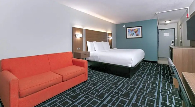 Люкс Отель Baymont by Wyndham East Ridge