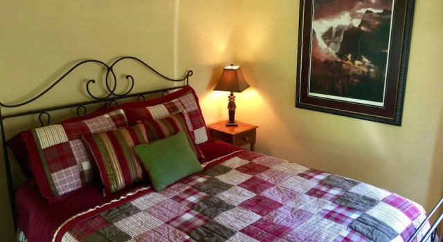 Romantic Rogue River Cottage ~ Near Del Rio Winery, 预订 度假屋 Rogue River Applegate Valley