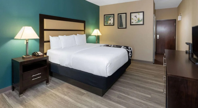 La Quinta Inn & Suites by Wyndham Durant, Buchen Sie Hotel Durant Texoma