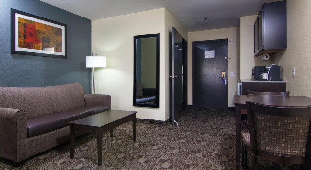 Двухместный люкс с балконом Holiday Inn Express Hotel & Suites Solana Beach-Del Mar by IHG