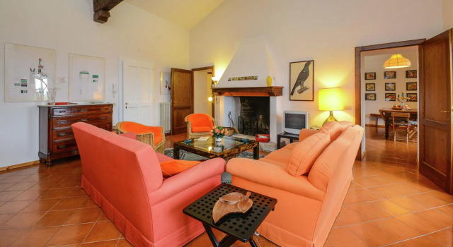 Sprawling Villa with Breathtaking Views in Emilia-Romagna, Book Villa Sommerhuse i Tredozio, Hytte