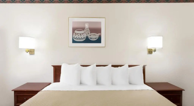 Номер Standard Days Inn by Wyndham Kingman West