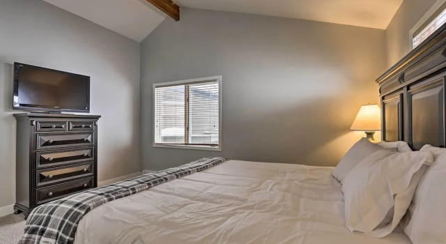 Avon Duplex w/ Hot Tub: Near Vail Hiking & Golf!