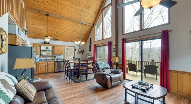 Mountain-view Robbinsville Cabin w/ Hot Tub!, Забронировать Дом для отпуска Виллы Роббинсвилл, Вилла