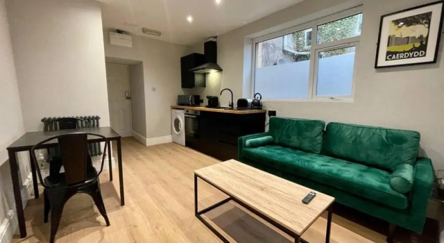 Апартаменты Modern Central Apartment + King Size Bed + Garden