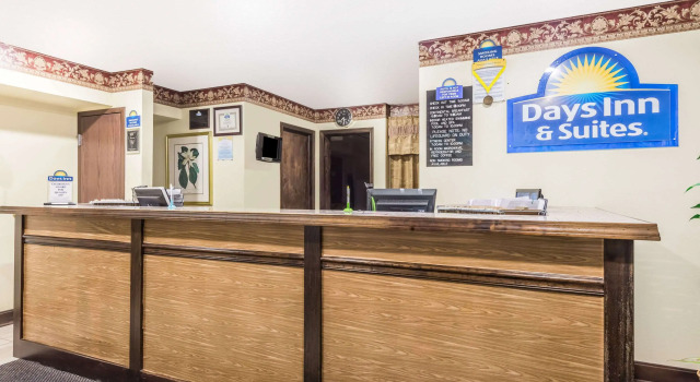 Days Inn & Suites by Wyndham Youngstown / Girard Ohio