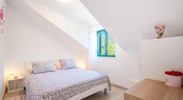 Amazing Home in Kneze With Wifi and 4 Bedrooms