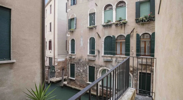 Dorsoduro Suite 1241 by Wonderful Italy