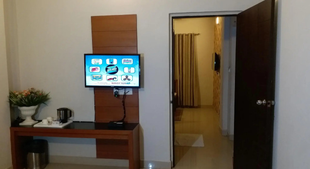 Люкс Zaith Residency Near US Consulate and Apollo Hospitals