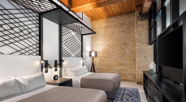 Четырёхместный номер Deluxe Canopy by Hilton Minneapolis Mill District