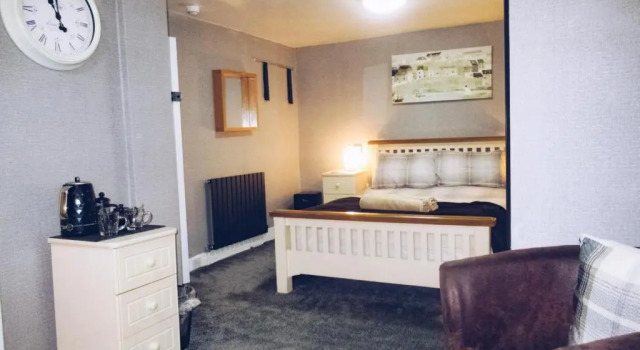 Croyland Guest House, Забронировать Гостевой дом Тенби Пембрукшир