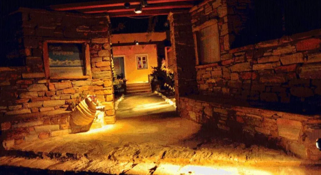 Cavo Perlevos Studios, Забронировать Отель Отзиас Кея