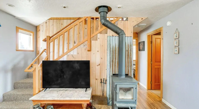< 1 Mi to Lake Almanor: Home w/ Furnished Decks!