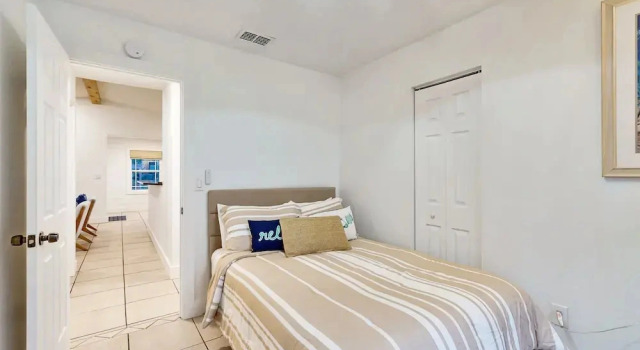 Inviting Beach House - Walk to Beach, Shopping & Dining, Book Feriehus Villaer i Florida, Villa