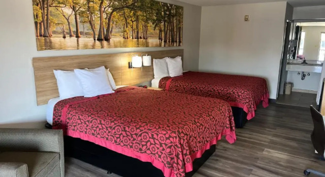 Четырёхместный номер Standard Days Inn & Suites by Wyndham Opelousas