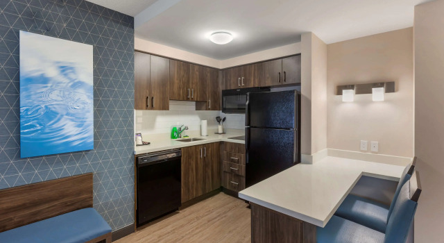 Четырёхместный люкс Executive Residency by Best Western Toronto-Mississauga