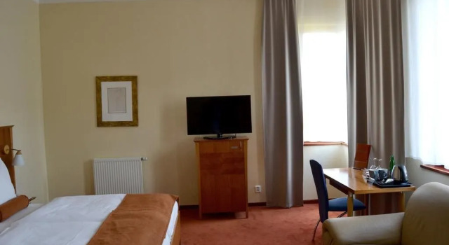 Plaza, Rezerwuj Hotel Hotele w Central Bohemia z parkingiem, Parking