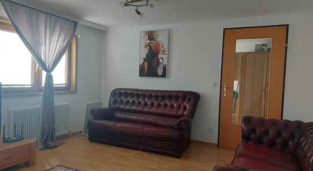 2 Bedrooms, 2 Baths House With a Living Room & an Upstairs Reception rea, Reservar Casa de férias 21. Floridsdorf Viena, perto de Colosseum 21