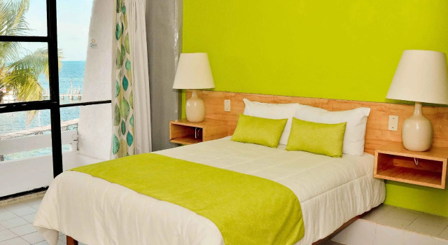 Четырёхместный люкс с 3 комнатами QBay Resorts & Suites