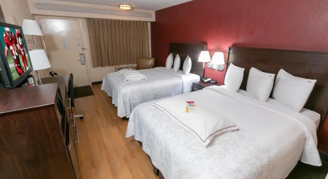 Четырёхместный номер Premium Red Roof Inn PLUS+ Columbus - Dublin