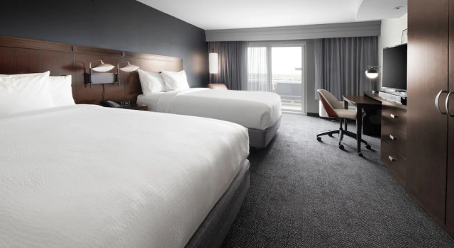 Четырёхместный номер Standard с видом на бассейн Courtyard by Marriott Galveston Island