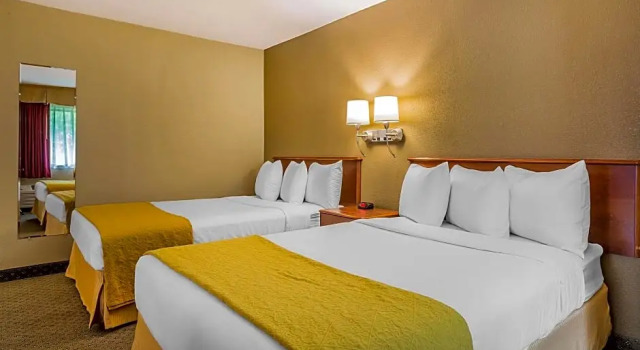 Четырёхместный люкс Quality Inn Hyde Park - Poughkeepsie North