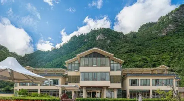 Solang Lanjing Hotel, Prenota Hotel Ngawa Cina