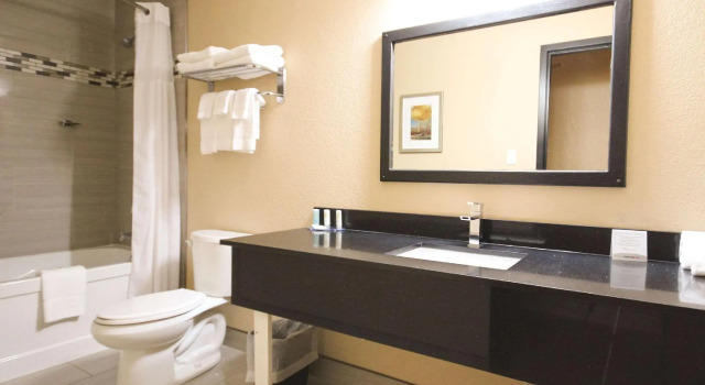 Четырёхместный люкс Quality Inn