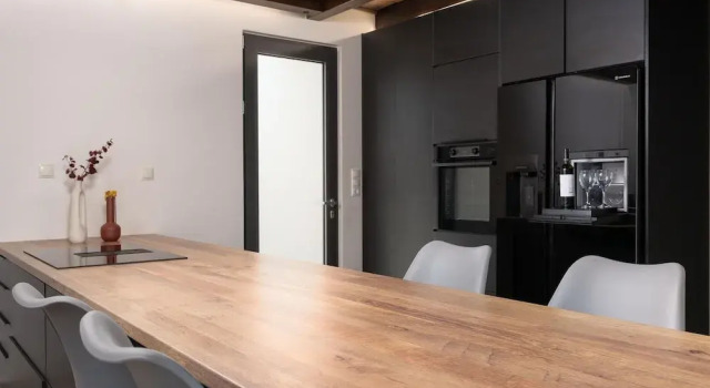 Вилла с балконом Luxury Villa Near Sea and City, Ping Pong, Childrens Area and BBQ