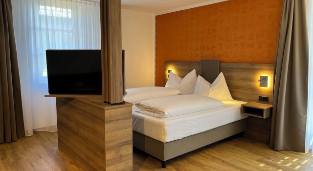 Номер Comfort WESTSIDE Hotel