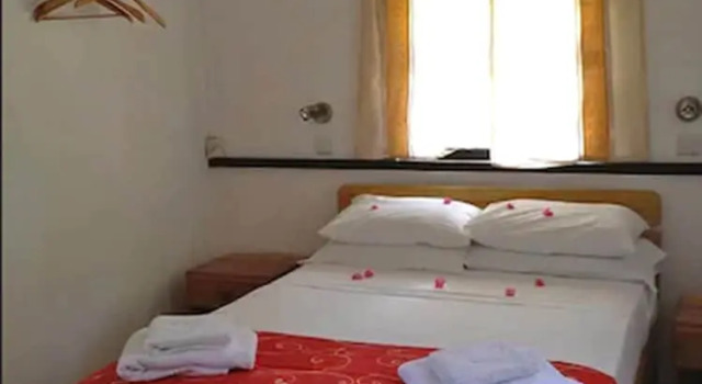 Коттедж с балконом и рядом с пляжем Bogles Round House