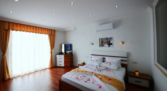 Villa Prize