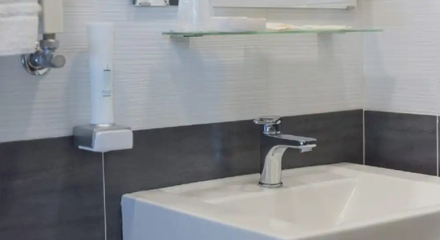 Standard Neljän hengen huone parvekkeella Hotel Royal