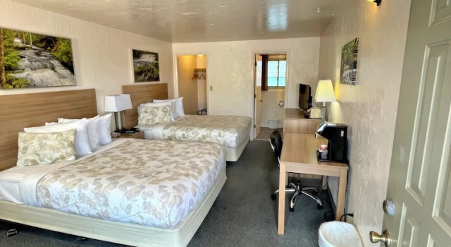 Четырёхместный номер Standard Alger Falls Motel