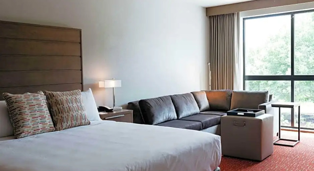 Номер Revel Hotel, Tapestry Collection By Hilton