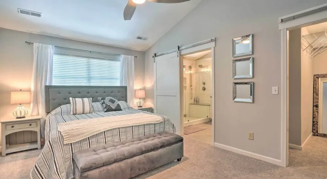 Modern Retreat - 4 Miles to Isle of Palms Beach!, Забронировать Отель Маунт-Плезант Charleston Area, рядом с East Cooper Medical Center