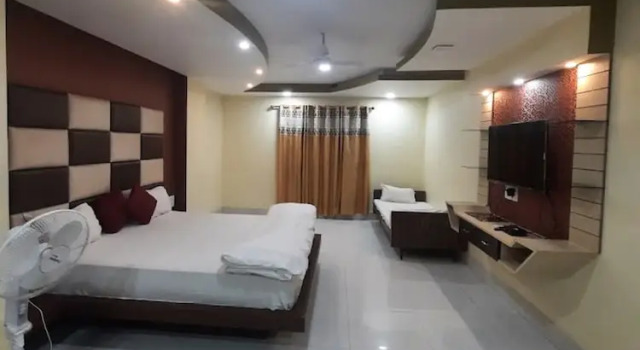 Номер Superior Hotel Anand Deluxe Begusarai