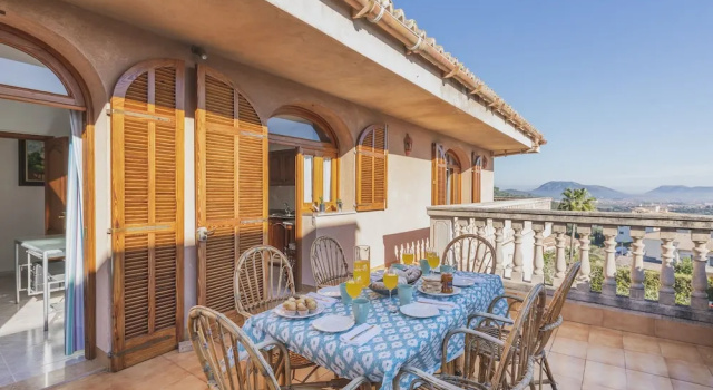 Вилла с 4 комнатами Villa Es Puig