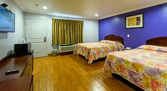 Четырёхместный номер Standard Hyland Inn Long Beach